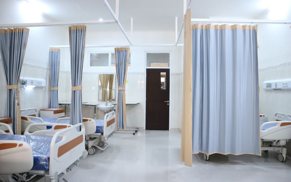 Healthcare facility professional liability insurance protects medical institutions from legal and malpractice risks. Learn more with InsureGen Brokers and call 480-590-3820 for customized coverage today.